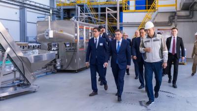Премьер-министр Олжас Бектенов посетил ТОО «ХИМ-плюс»