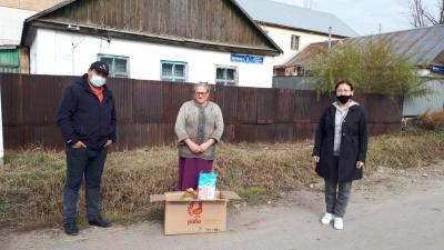 Волонтеры “Самрук-Казына” обеспечили продуктовыми наборами 50 пожилых людей